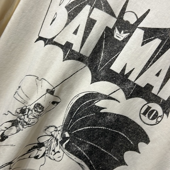 •NWOT Batman n Robin short sleeve women tee medium large - Picture 2 of 3